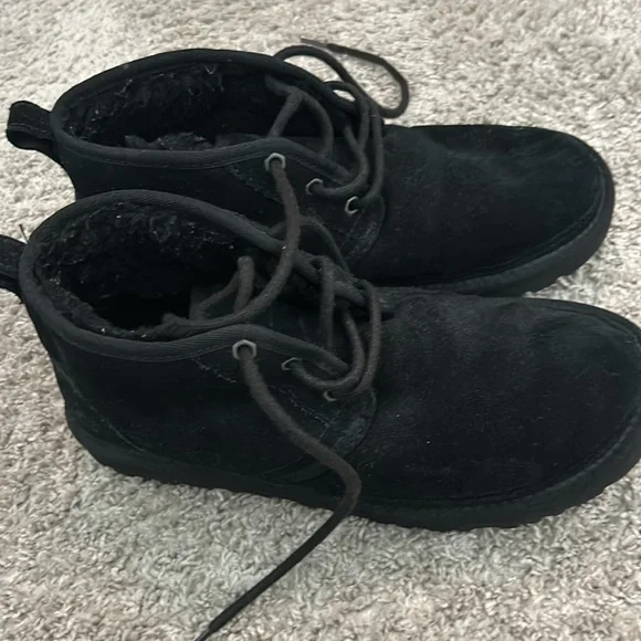 Black uggs - Picture 2 of 2